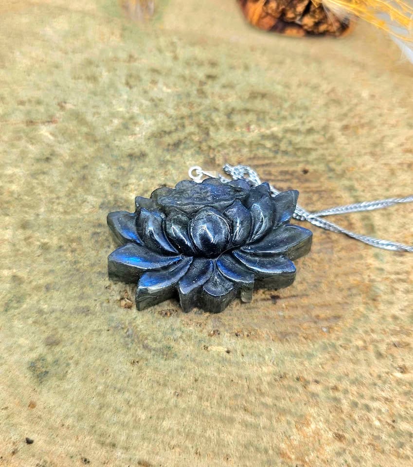 Nature Labradorite Carved Flashy Lotus Flower Pendant Necklace