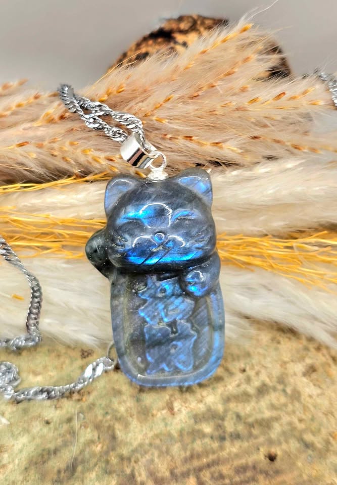 Nature Labradorite Lucky Fortunate Cat Pendant Necklace