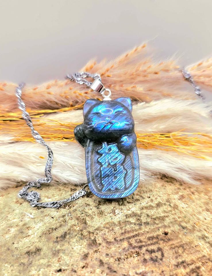 Nature Labradorite Lucky Fortunate Cat Pendant Necklace