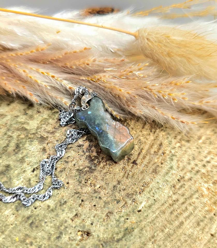 Nature Labradorite Flashy Standing Bear Pendant Necklace