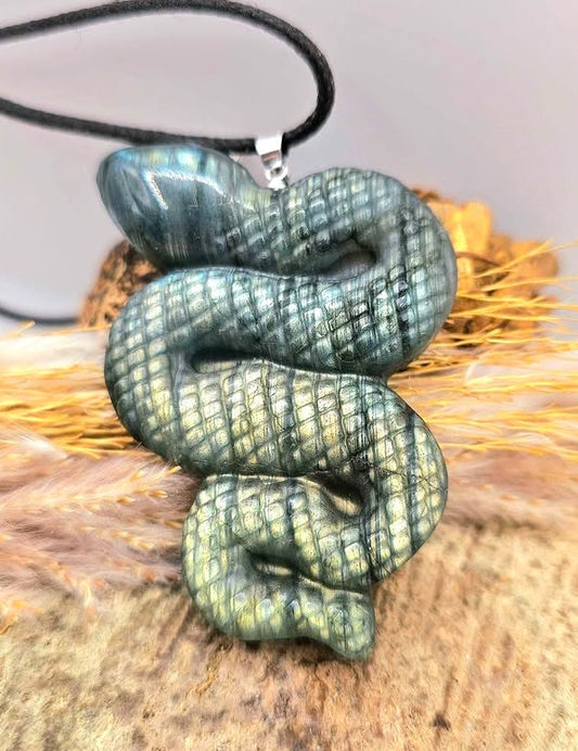 Nature Labradorite Carved Flashy Snake Pendant Necklace