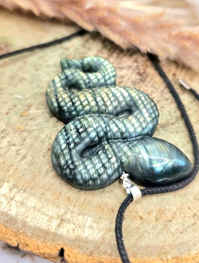 Nature Labradorite Carved Flashy Snake Pendant Necklace