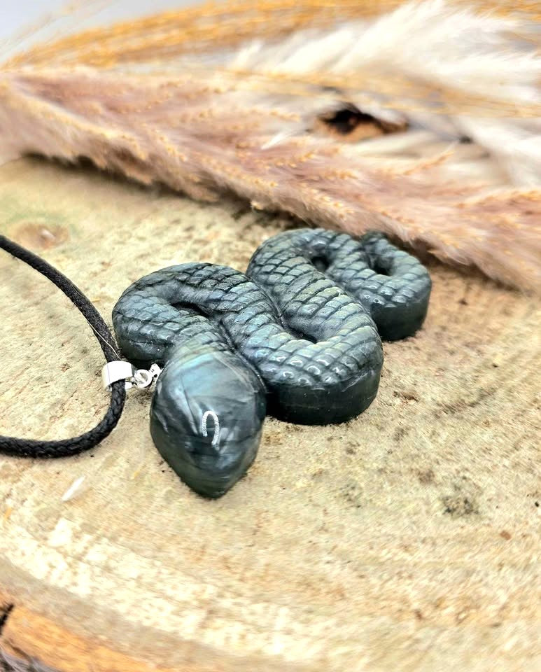 Nature Labradorite Carved Flashy Snake Pendant Necklace