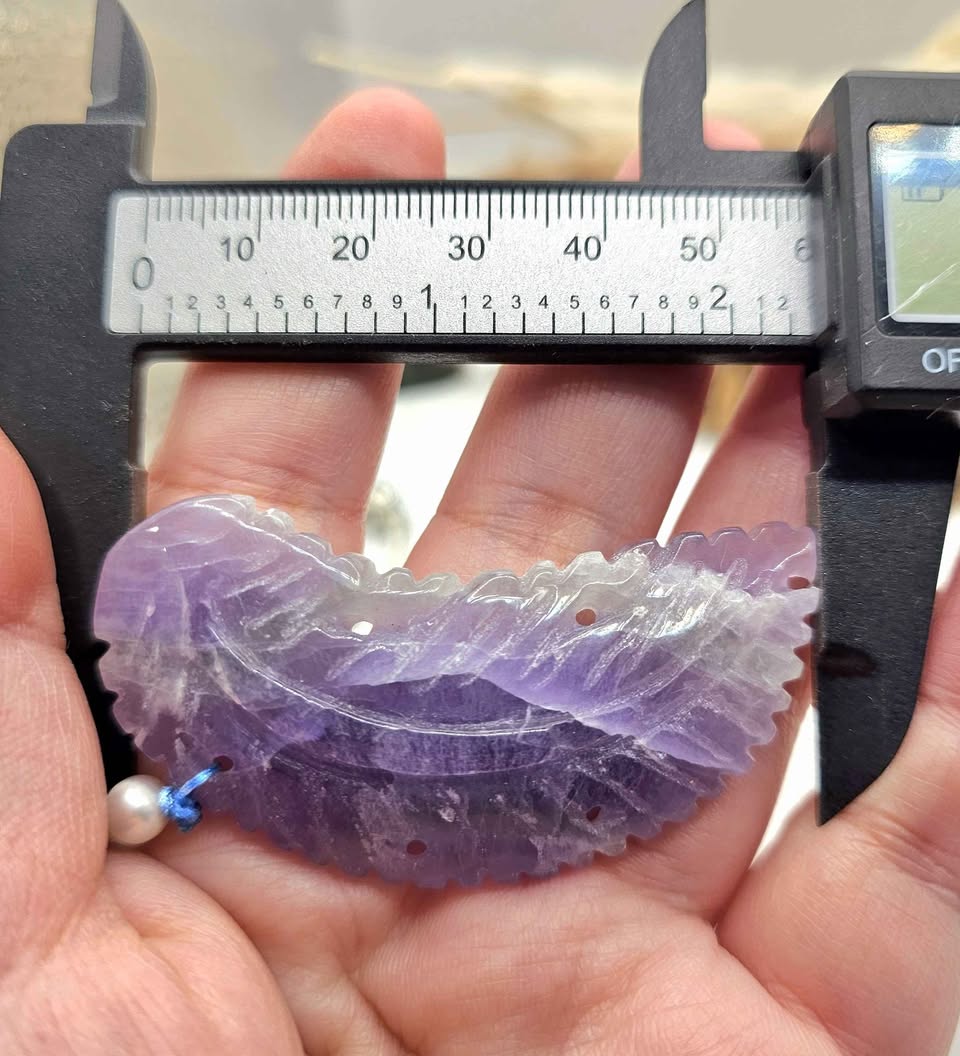 Nature Purple Fluorite Hand Carved Leaf Pendant Necklace