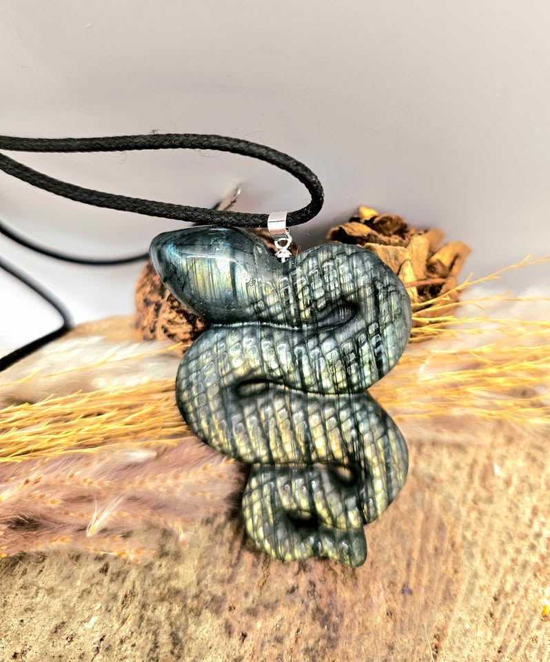 Nature Labradorite Carved Flashy Snake Pendant Necklace