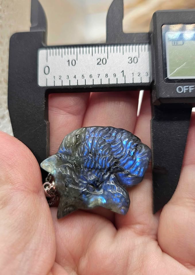 Nature Labradorite Carved Wolf head Pendant Necklace