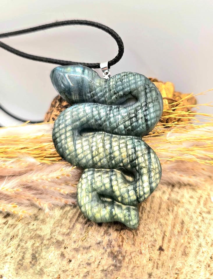 Nature Labradorite Carved Flashy Snake Pendant Necklace