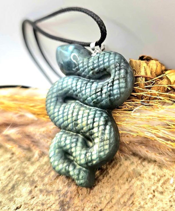 Nature Labradorite Carved Flashy Snake Pendant Necklace