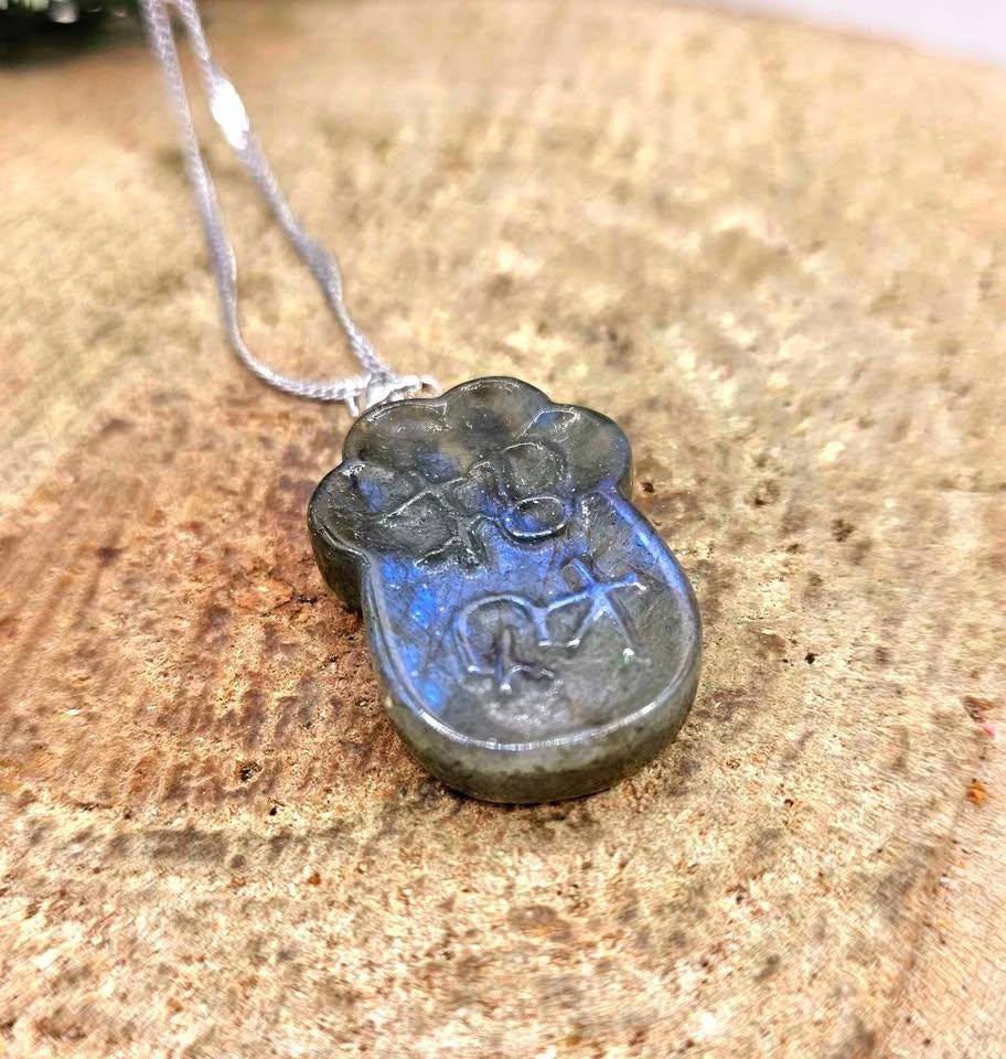 Nature Labradorite Carved Flashy Lucky Cat Paw Pendant Necklace