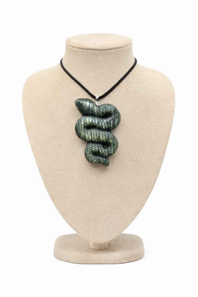 Nature Labradorite Carved Flashy Snake Pendant Necklace