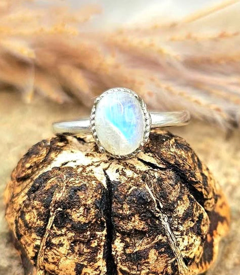 Nature Flashy Moonstone Adjustable Ring