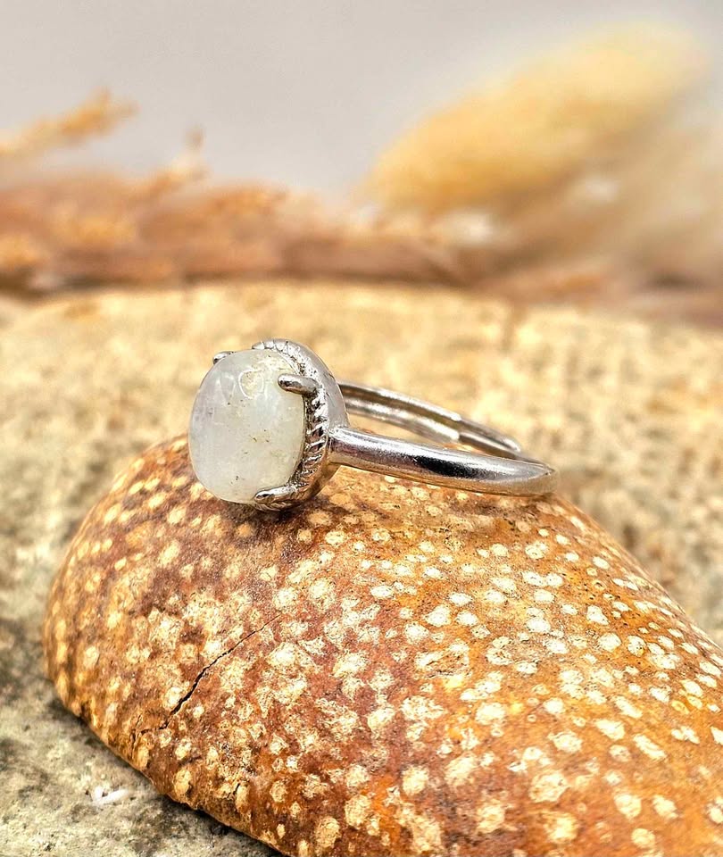 Nature Flashy Moonstone Adjustable Ring