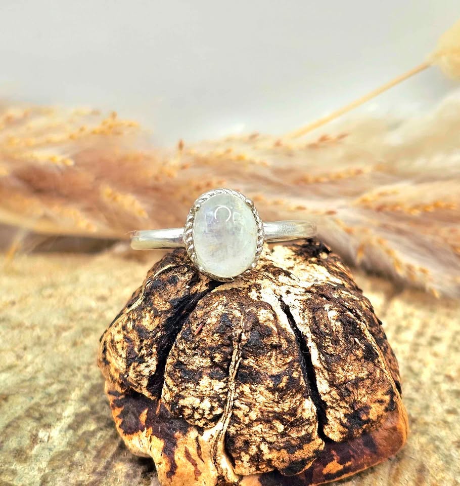 Nature Flashy Moonstone Adjustable Ring