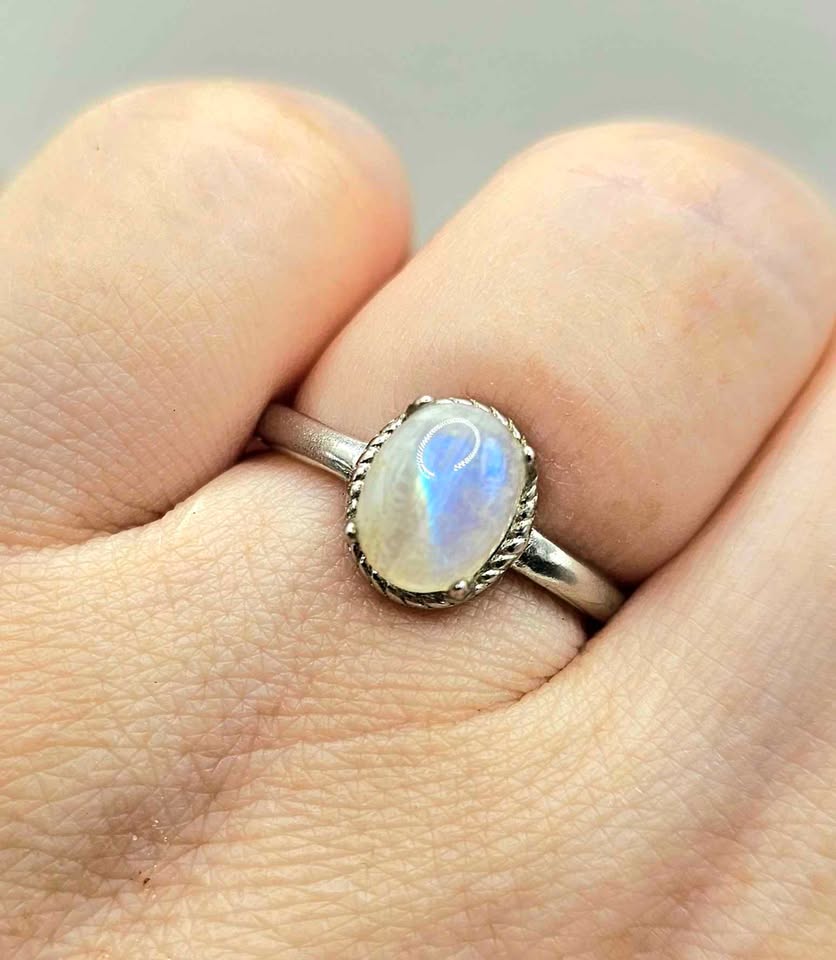 Nature Flashy Moonstone Adjustable Ring