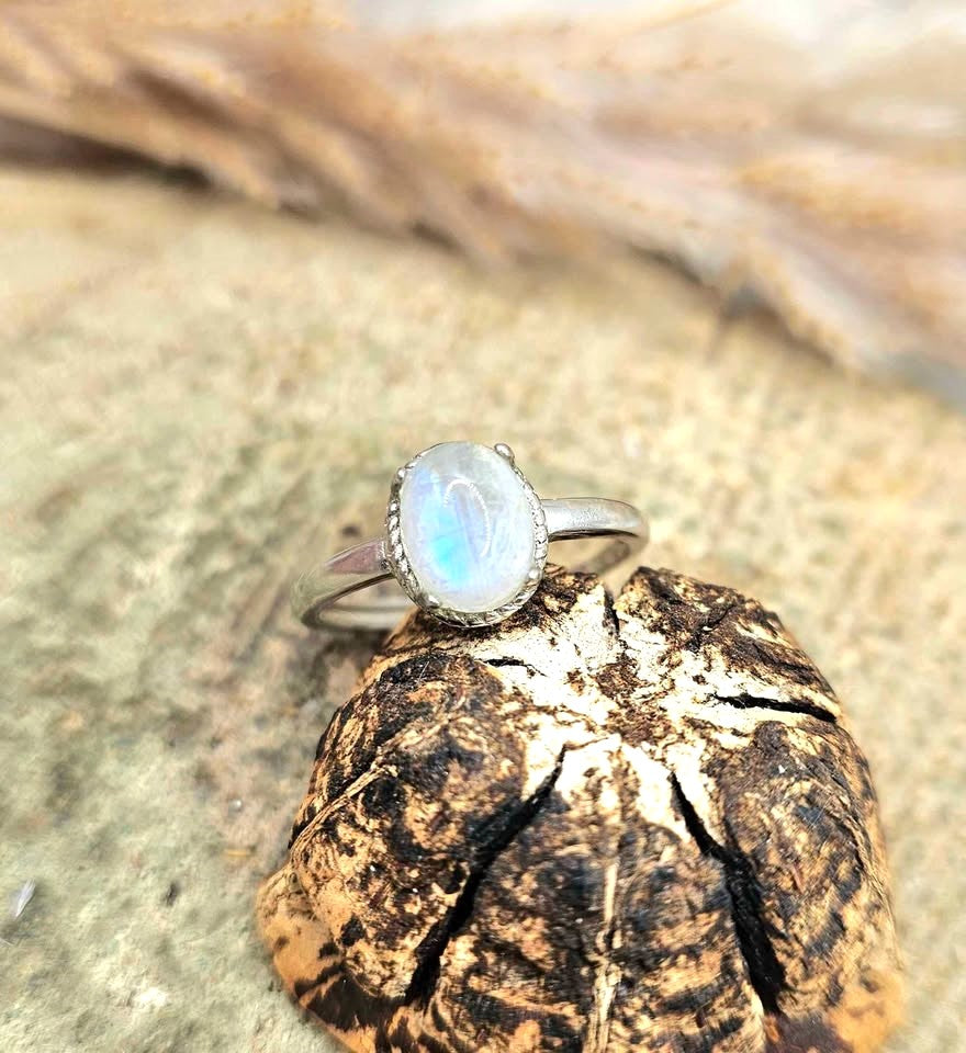 Nature Flashy Moonstone Adjustable Ring