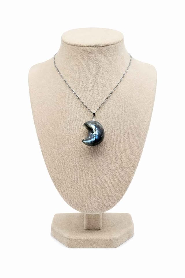 Nature Labradorite Carved Crescent Moon Pendant Necklace.