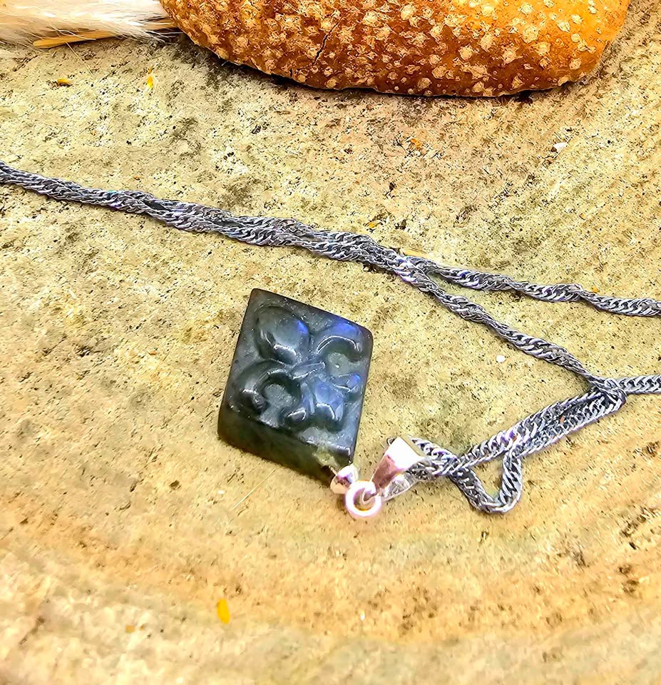 Nature Labradorite Carved Fleur-de-lis Symbol Tile Pendant Necklace