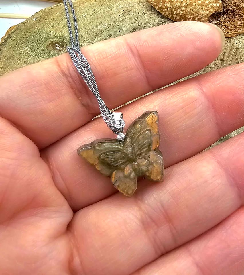 Nature Labradorite Flashy Butterfly Pendant Necklace