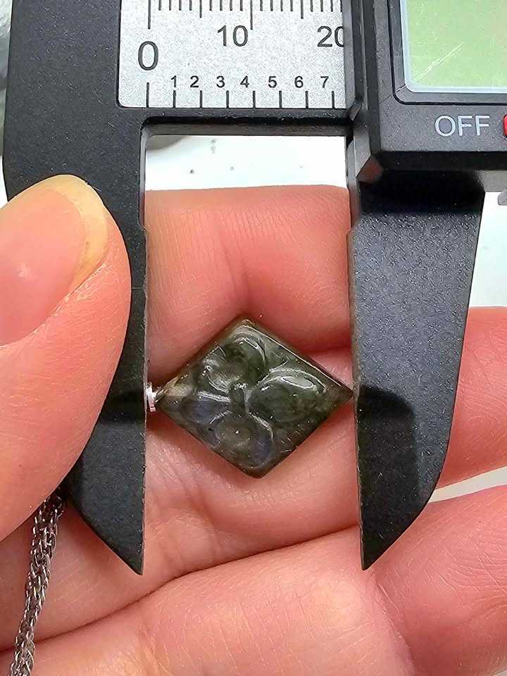 Nature Labradorite Carved Fleur-de-lis Symbol Tile Pendant Necklace