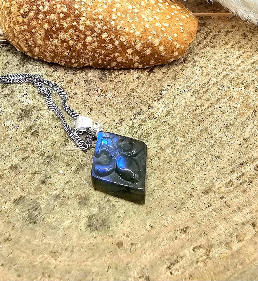Nature Labradorite Carved Fleur-de-lis Symbol Tile Pendant Necklace