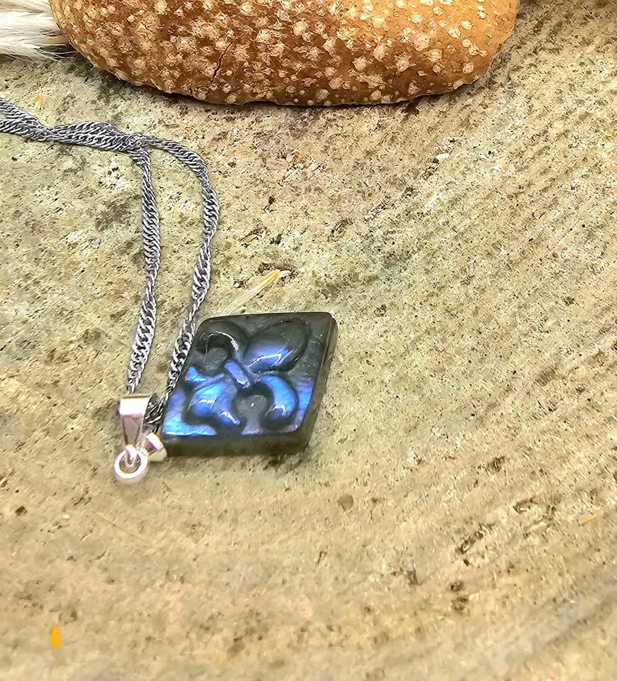 Nature Labradorite Carved Fleur-de-lis Symbol Tile Pendant Necklace