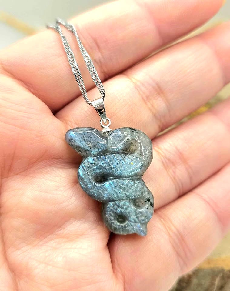 Nature Labradorite Carved Flashy Snake Pendant Necklace