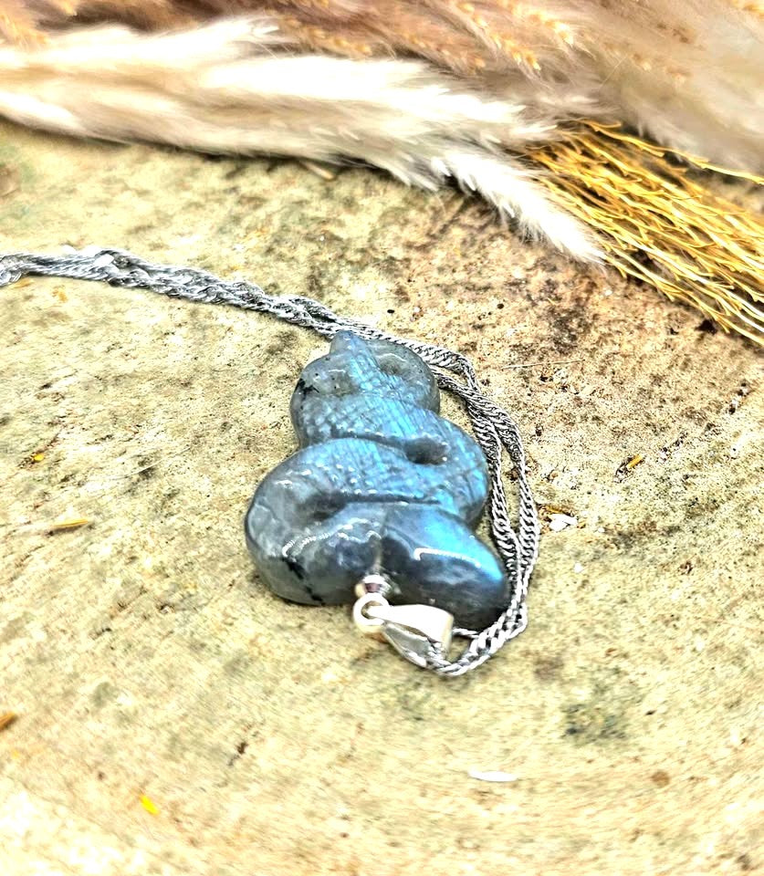 Nature Labradorite Carved Flashy Snake Pendant Necklace