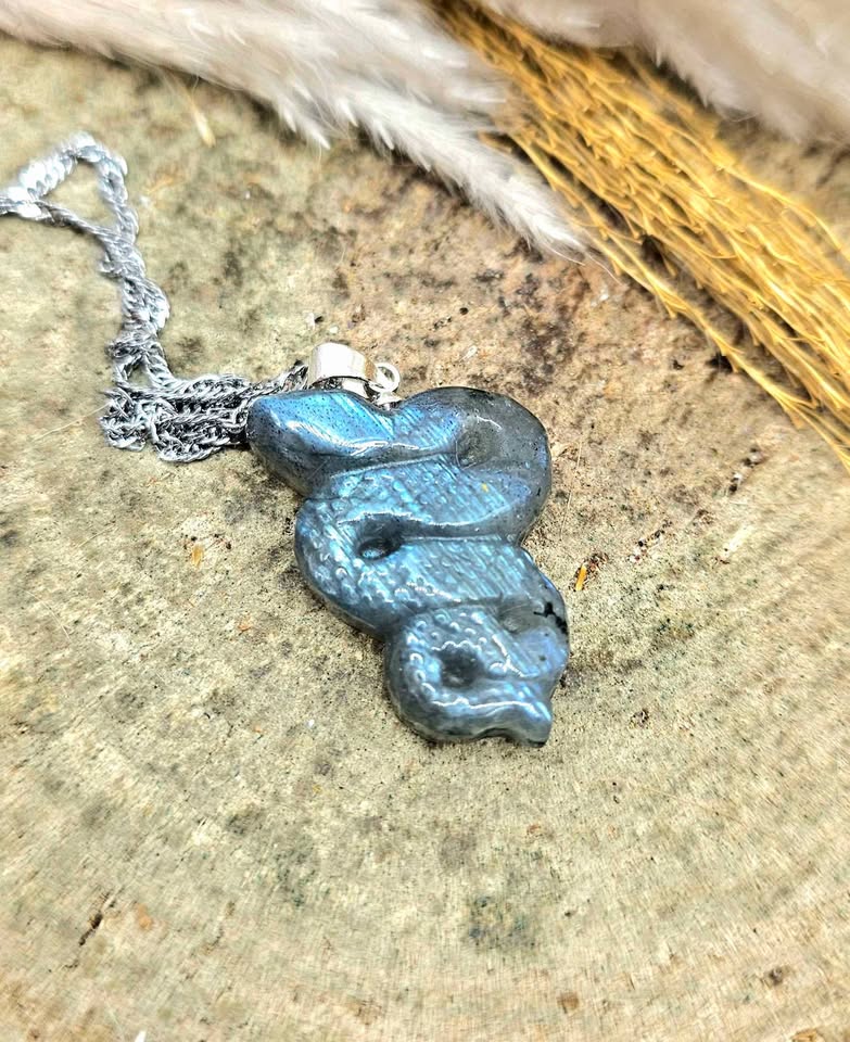 Nature Labradorite Carved Flashy Snake Pendant Necklace