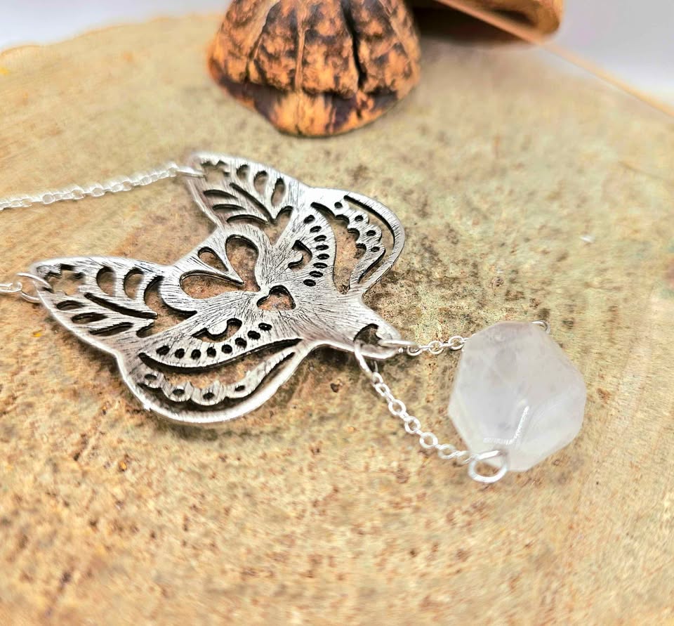 Metal Fox Head With Hanging Rose Quartz Pendant Necklace
