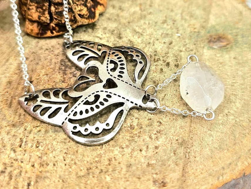 Metal Fox Head With Hanging Rose Quartz Pendant Necklace