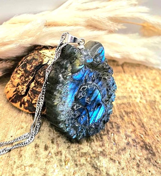 Nature Labradorite Flashy Totoro Portrait Pendant Necklace