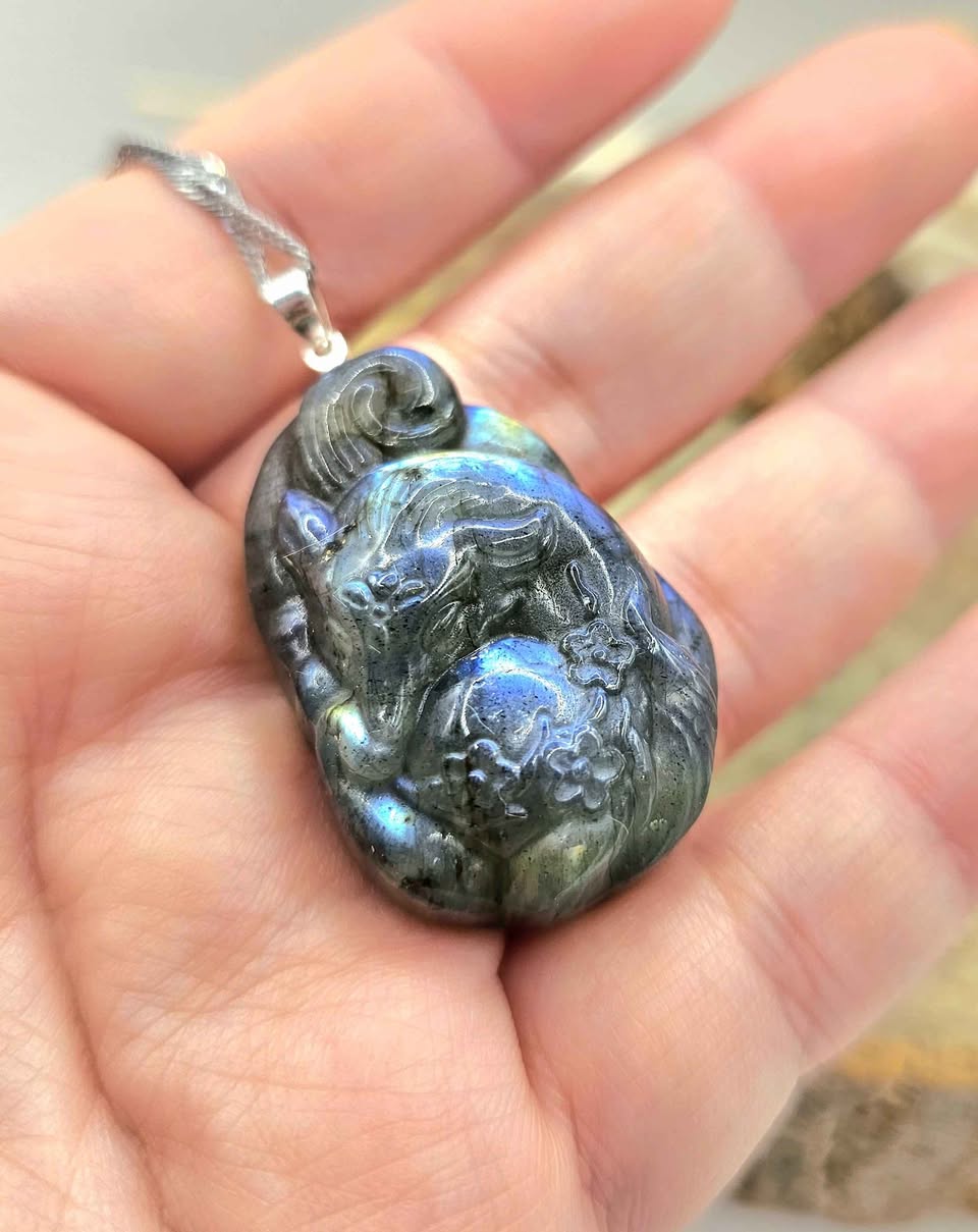 Nature Labradorite Carved Sleeping Nine Tails Fox Pendant Necklace