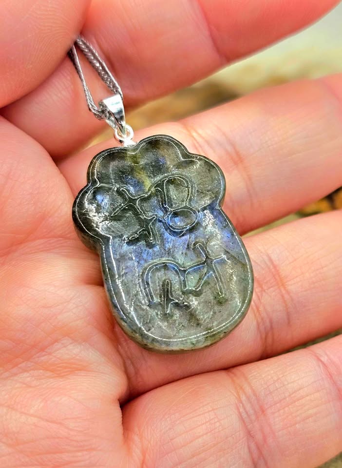 Nature Labradorite Carved Lucky Cat Paw Pendant Necklace