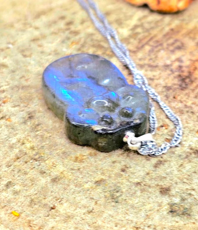 Nature Labradorite Carved Lucky Cat Paw Pendant Necklace