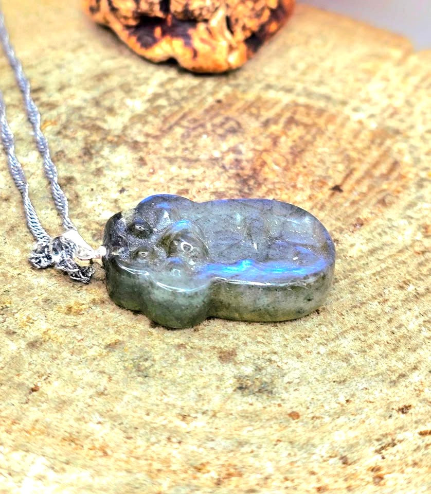 Nature Labradorite Carved Lucky Cat Paw Pendant Necklace