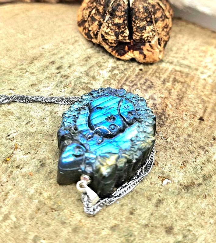 Nature Labradorite Flashy Totoro Portrait Pendant Necklace