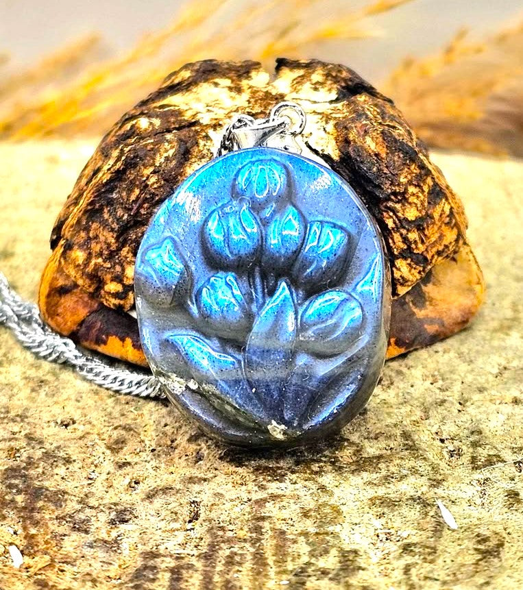 Nature Labradorite Carved Tulips Pendant Necklace