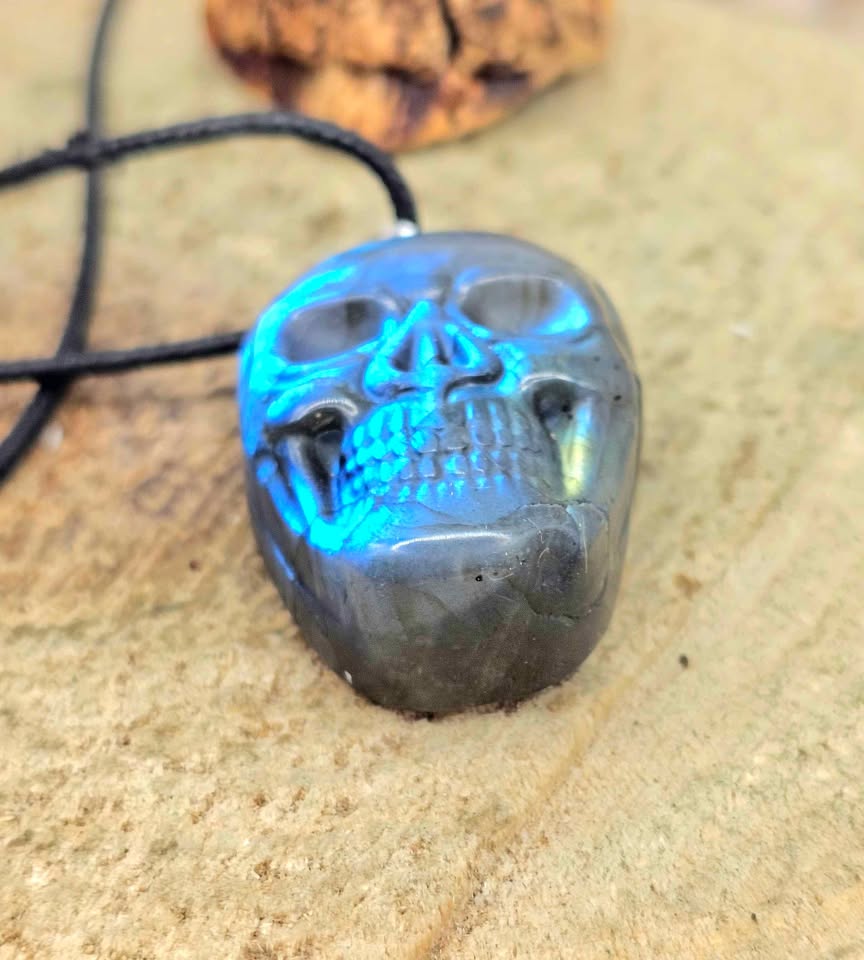 Labradorite flashy skull pendant detail — My Aura Gemstones