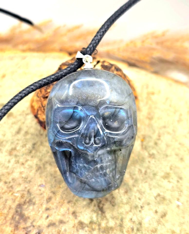 Labradorite flashy skull pendant necklace size reference — My Aura Gemstones