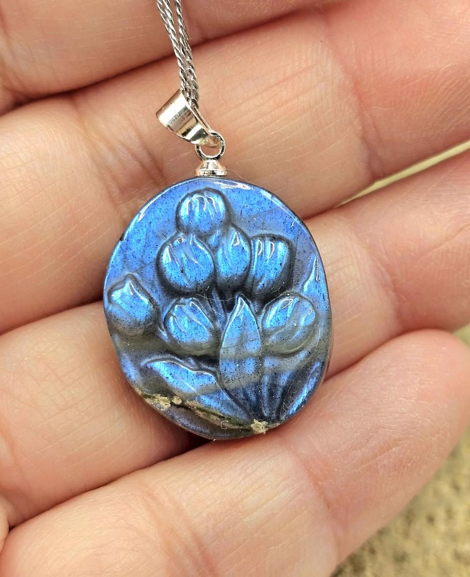 Nature Labradorite Carved Tulips Pendant Necklace