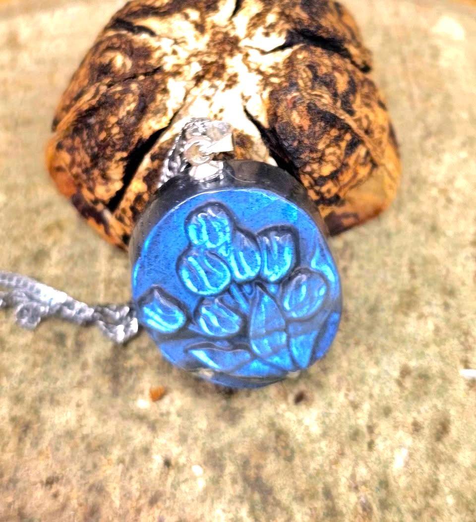 Nature Labradorite Carved Tulips Pendant Necklace