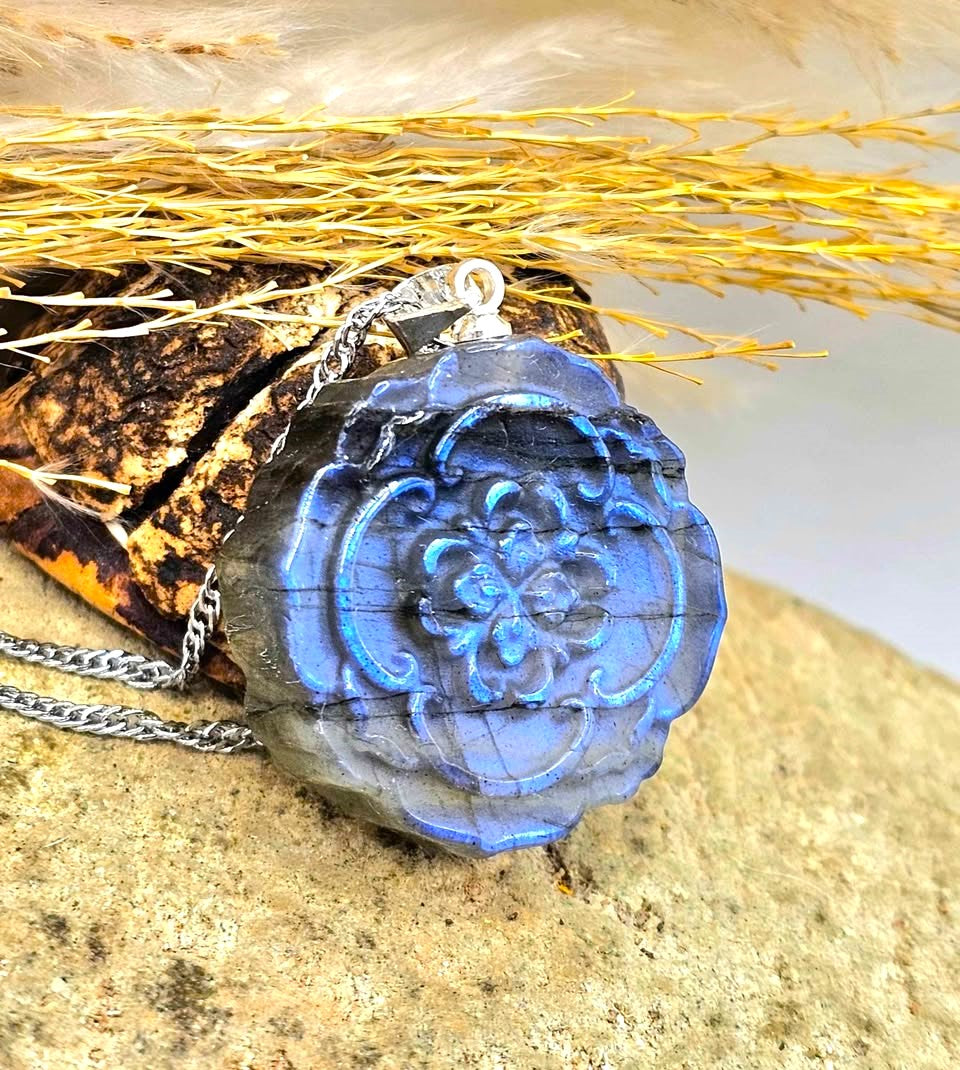 Nature Labradorite Carved Floral Pendant Necklace
