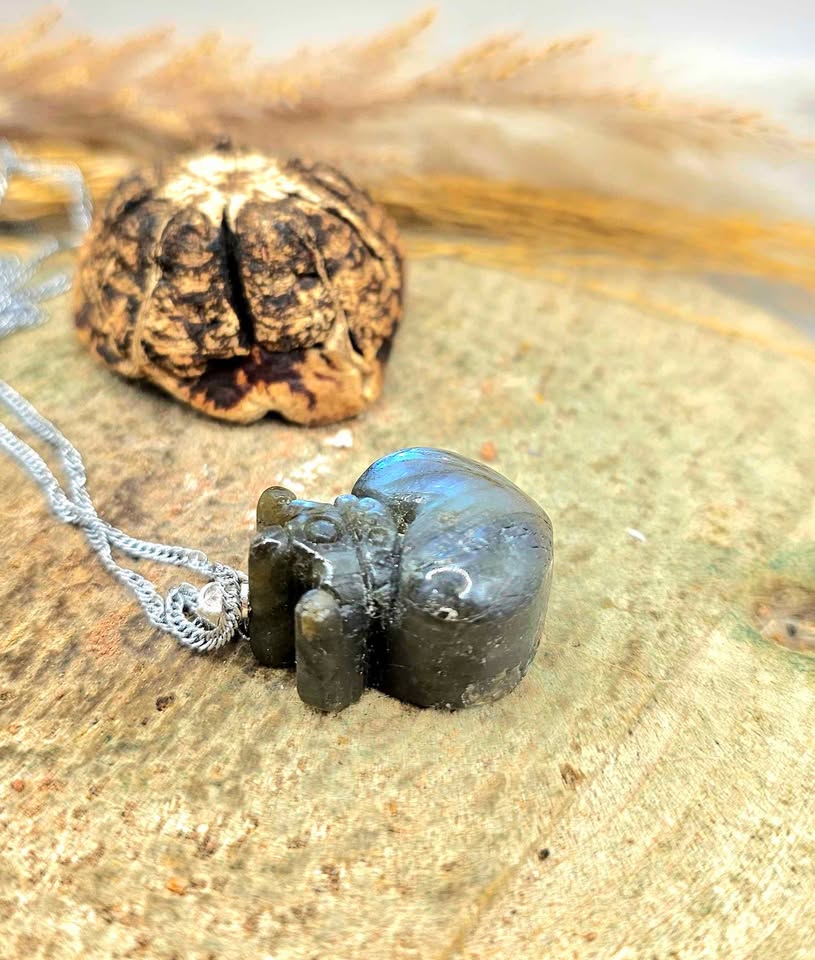 Labradorite heart with crown pendant necklace side view — My Aura Gemstones