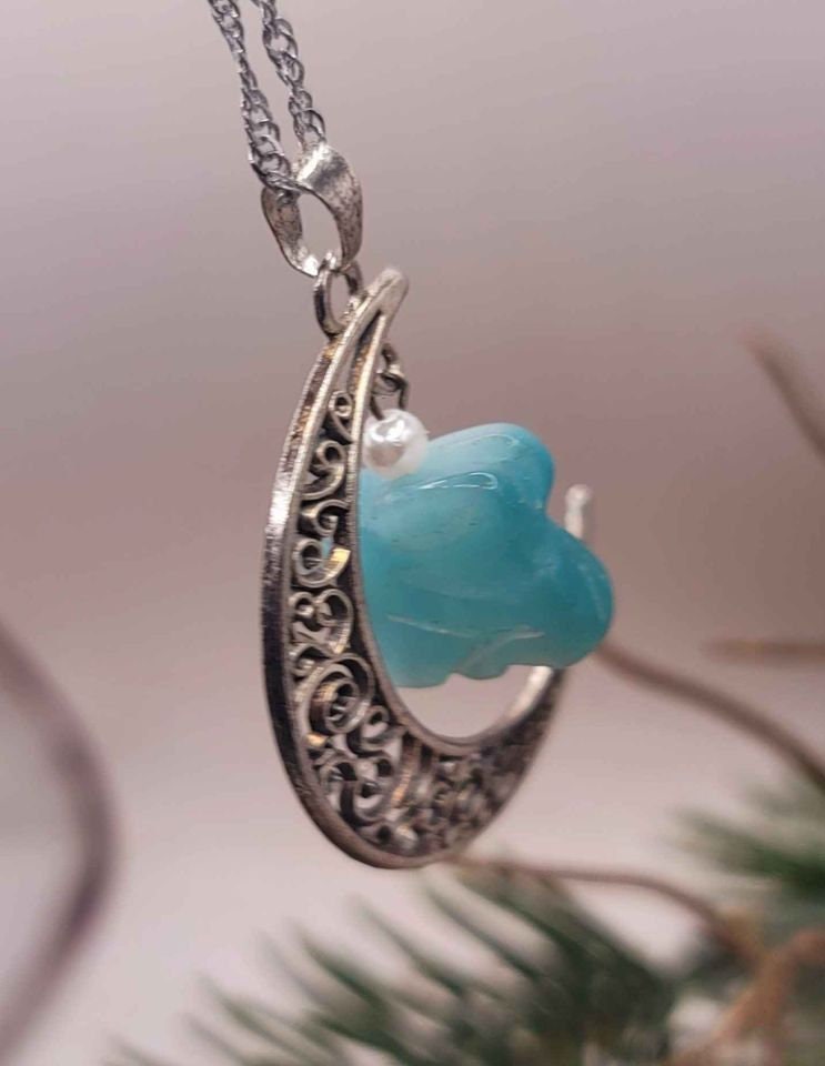 Beautiful Hanging Cat Eye Stone Rabbit With Moon Pendant Necklace