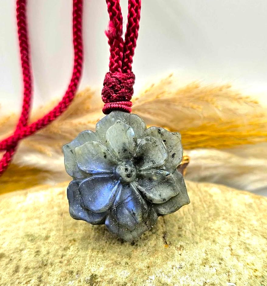 Nature Labradorite Carved Flower Hand Braided Pendant Necklace