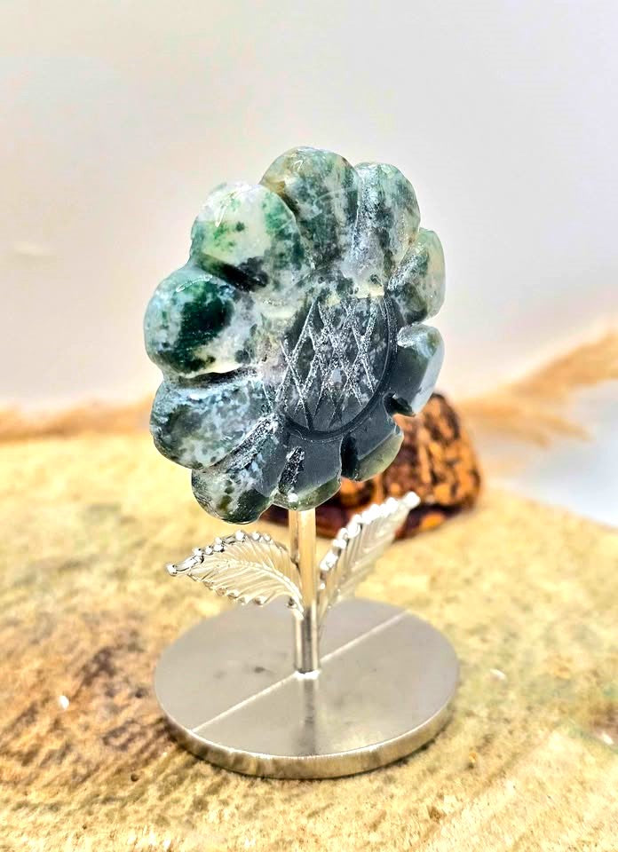 Nature Green Moss Agate Carved Sunflower Stand .