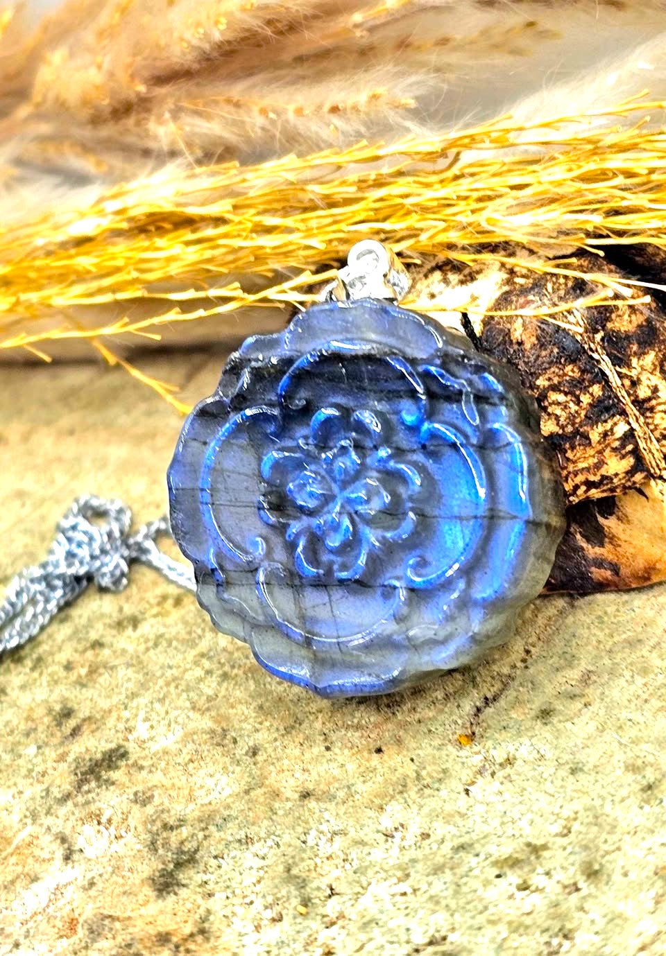 Nature Labradorite Carved Floral Pendant Necklace