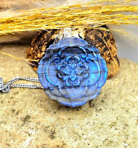 Nature Labradorite Carved Floral Pendant Necklace