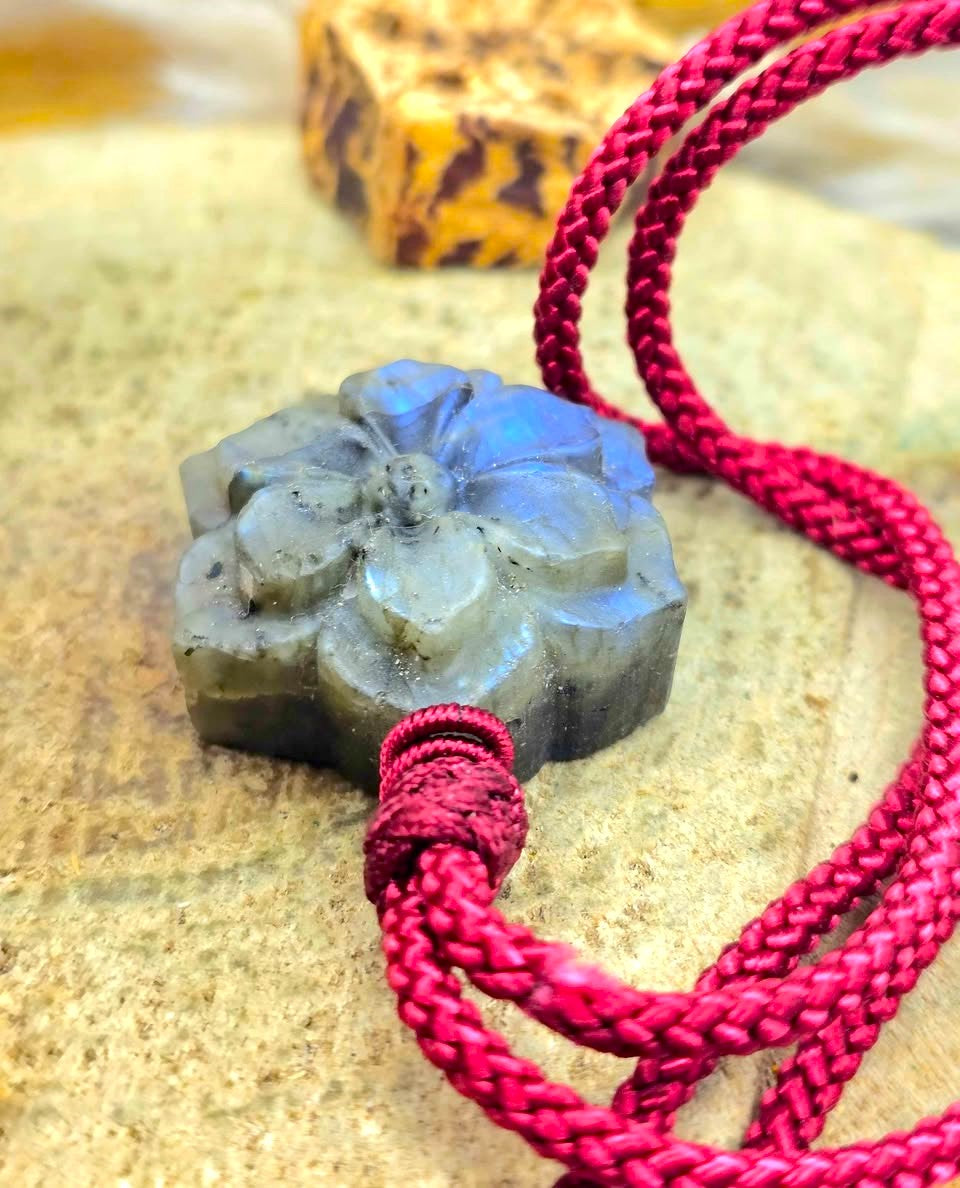 Nature Labradorite Carved Flower Hand Braided Pendant Necklace