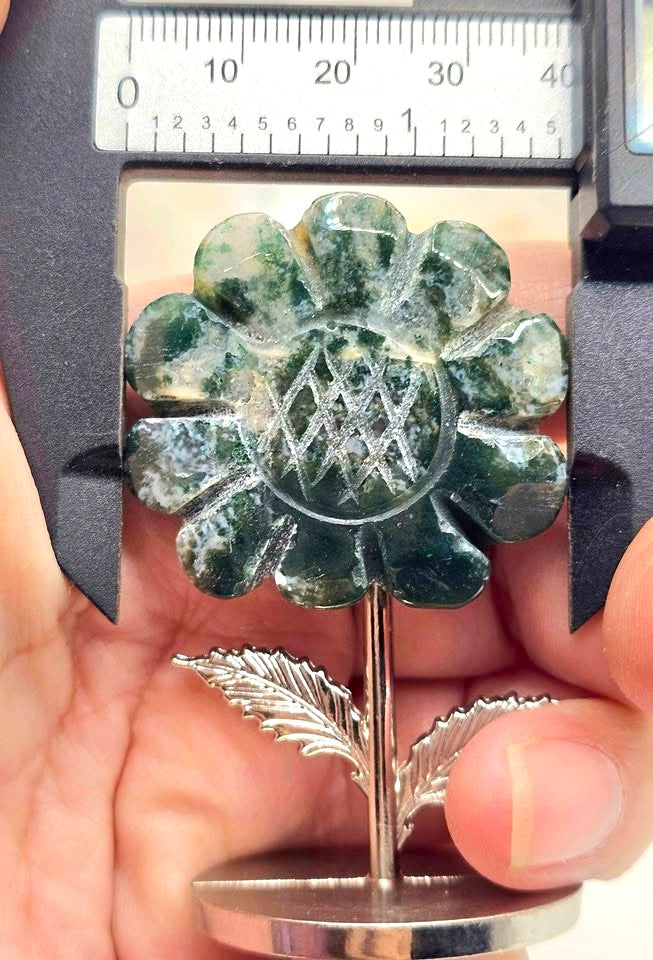 Nature Green Moss Agate Carved Sunflower Stand .